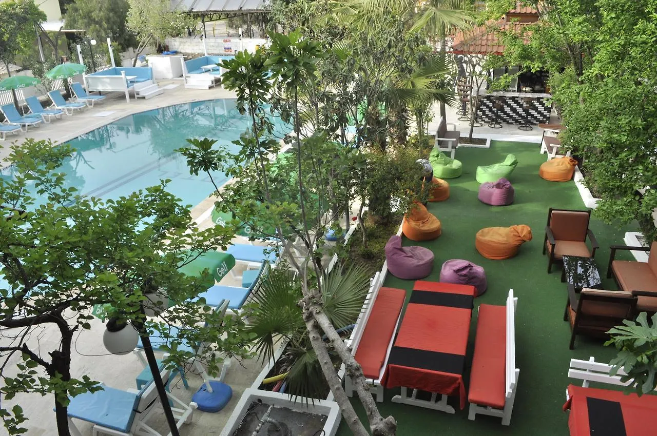 New St. Nicholas Garden Hotel Ολουντενίζ