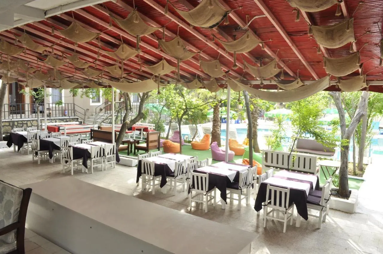 Bed and Breakfast New St. Nicholas Garden Hotel Ολουντενίζ