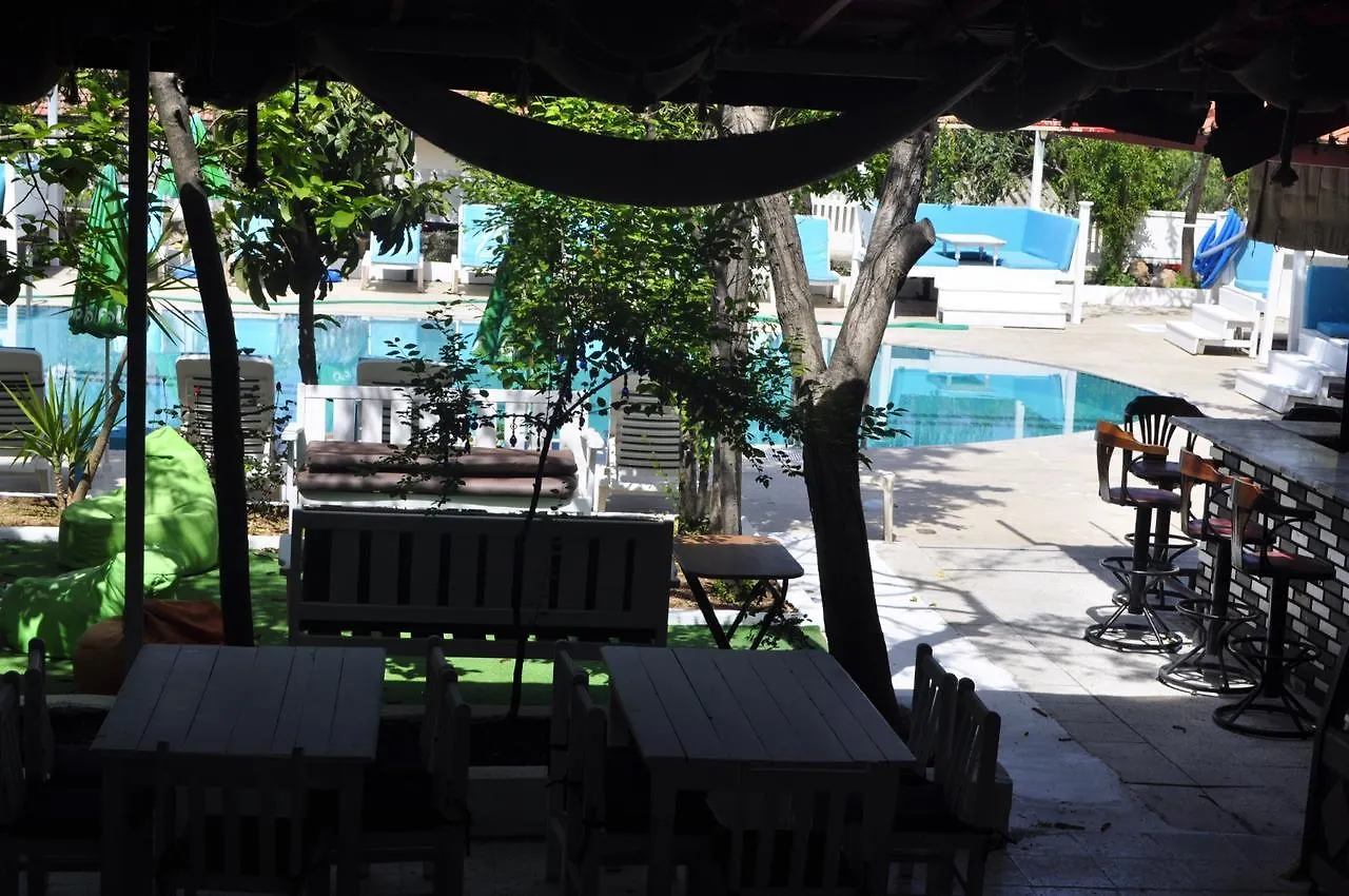 New St. Nicholas Garden Hotel Ολουντενίζ